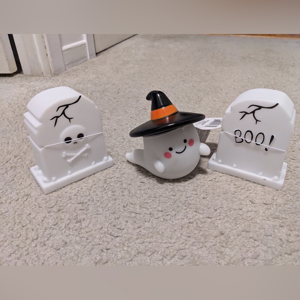 Halloween Ghost and Tombstone Decor Set